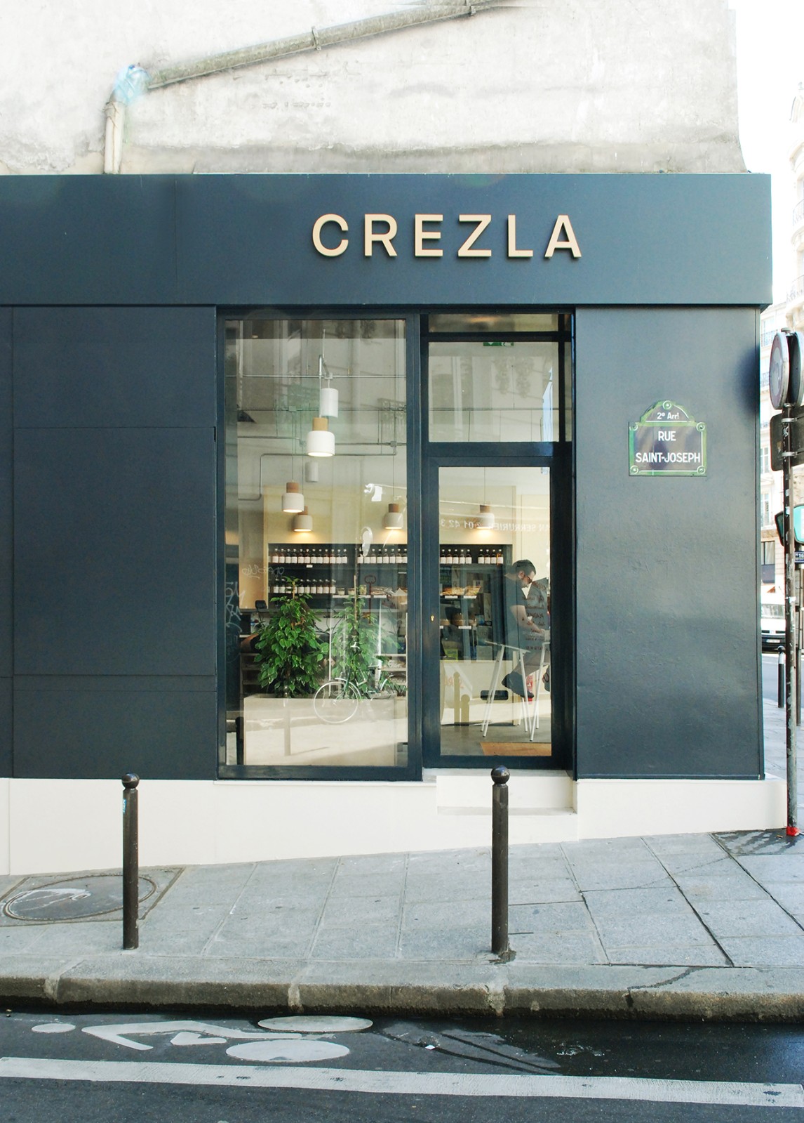 Photographie depuis la rue du projet de restaurant Crezla à Paris
